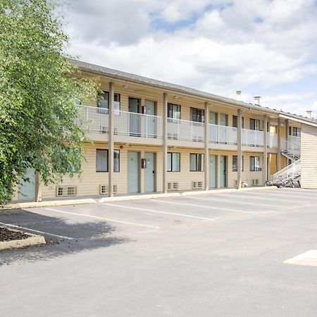 Oyo Woodland Hotel And Suites Kültér fotó