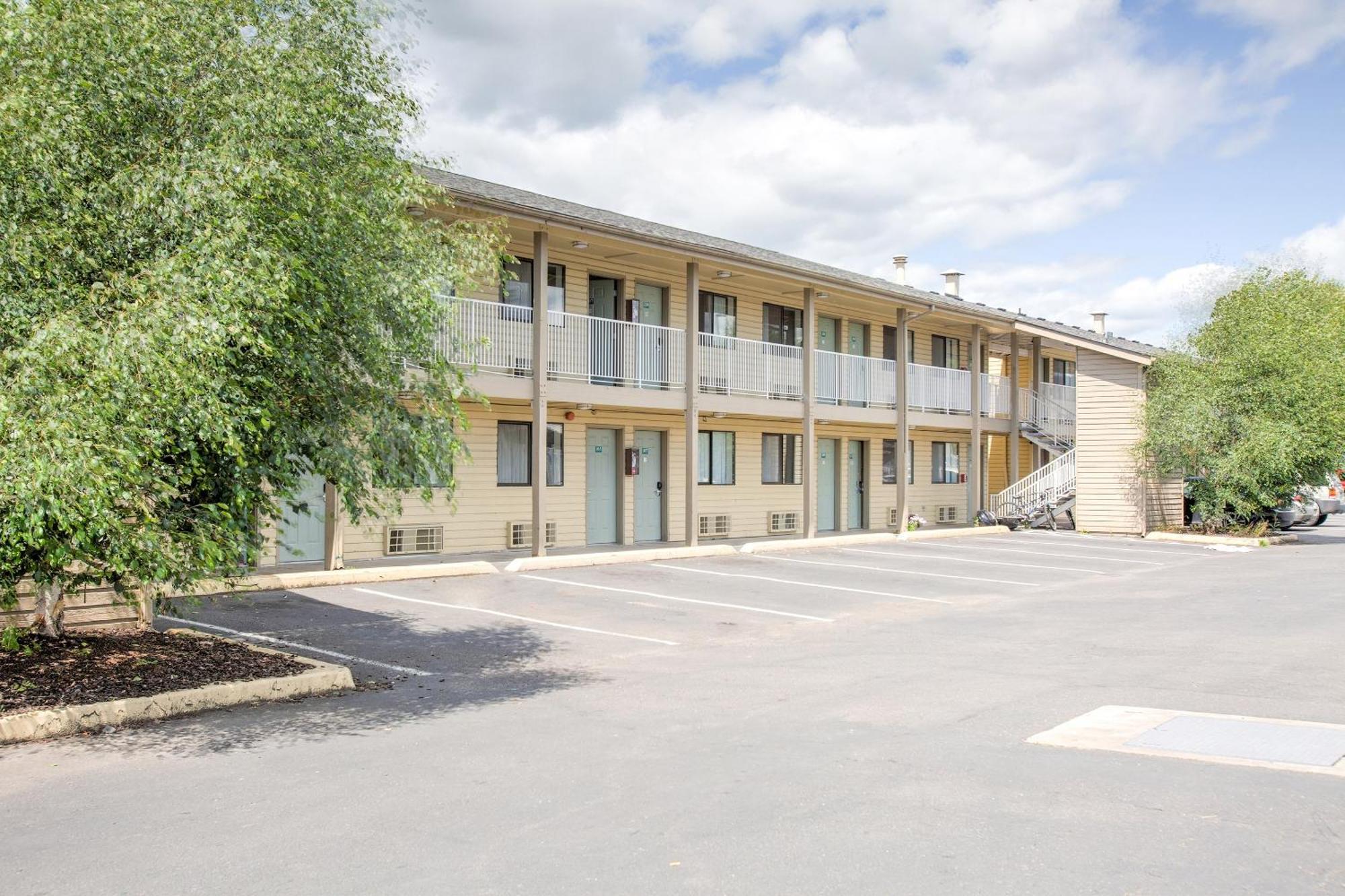 Oyo Woodland Hotel And Suites Kültér fotó