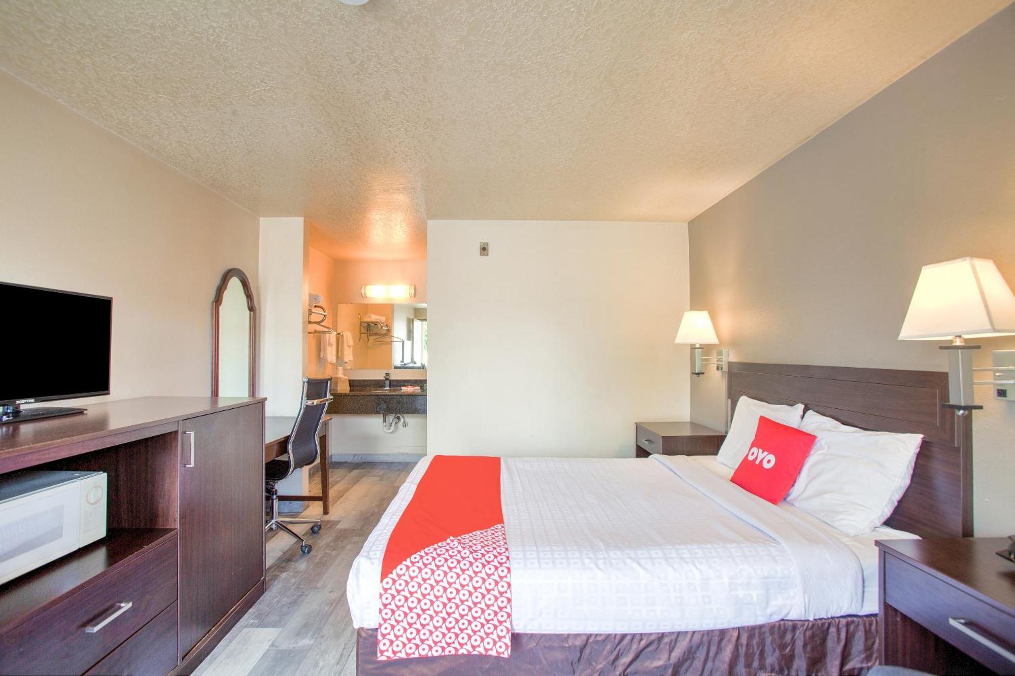 Oyo Woodland Hotel And Suites Kültér fotó