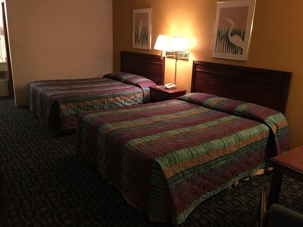 Oyo Woodland Hotel And Suites Kültér fotó