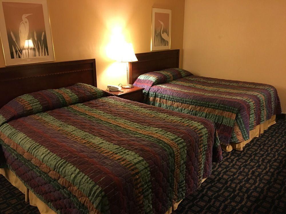 Oyo Woodland Hotel And Suites Kültér fotó