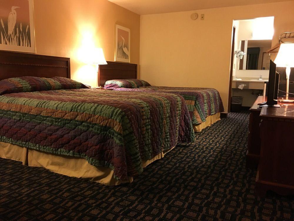 Oyo Woodland Hotel And Suites Kültér fotó